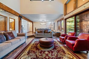 電視、壁爐、乒乓球設施