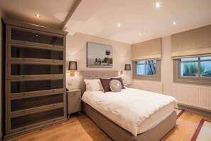 3 slaapkamers, een strijkplank/strijkijzer, wifi, beddengoed