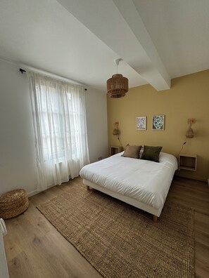 2 bedrooms, desk, iron/ironing board, travel cot
