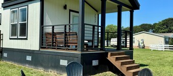 La Petite Maison - Tiny Home in Victoria, TX