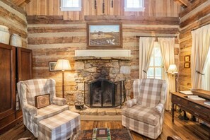 The Pines Cabin - Green Frog Farm Cabins (Bells)