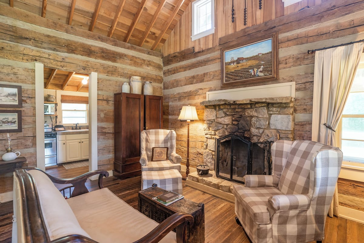 The Pines Cabin | Woonruimte