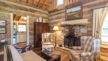 The Pines Cabin | Living area