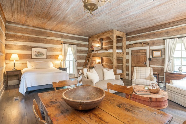 The Cotton Gin Cabin | Living area