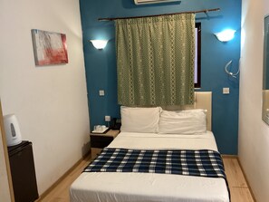 1 chambre, fer et planche Ă repasser, Wi-Fi, draps fournis