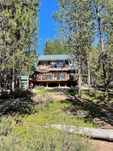 The Cabin at Crescent Creek.

Best of the Central Oregon area at Crescent Lake! 