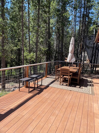 The Cabin at Crescent Creek.
Best of the Central Oregon area at Crescent Lake!