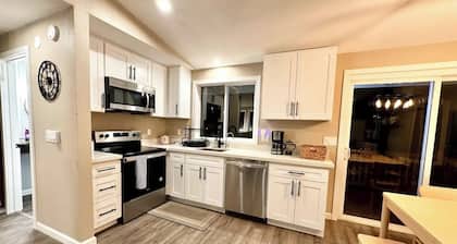 08 Min to PAE Airport - Cozy 2Br Home Surrounded by Nature w/carport