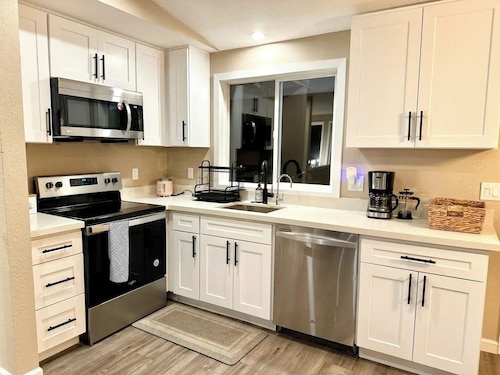 08 Min to PAE Airport - Cozy 2Br Home Surrounded by Nature w/carport 