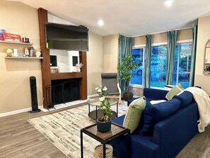 Smart TV y chimenea