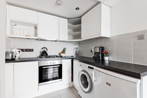 Private kitchen - Bright 1 bedroom apartment off brick lane in Shoreditch (London)