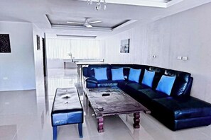 Cribs/infant beds - The Fairways (Phuket)