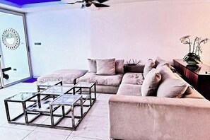 Cribs/infant beds - The Fairways (Phuket)