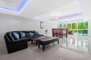 Cribs/infant beds - The Fairways (Phuket)