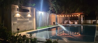  Front beach property, XL pool, for kids, family and friends