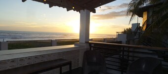  Front beach property, XL pool, for kids, family and friends