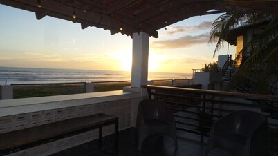  Front beach property, XL pool, for kids, family and friends