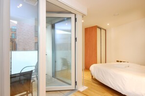 4 habitaciones, tabla de planchar con plancha y wifi gratis 