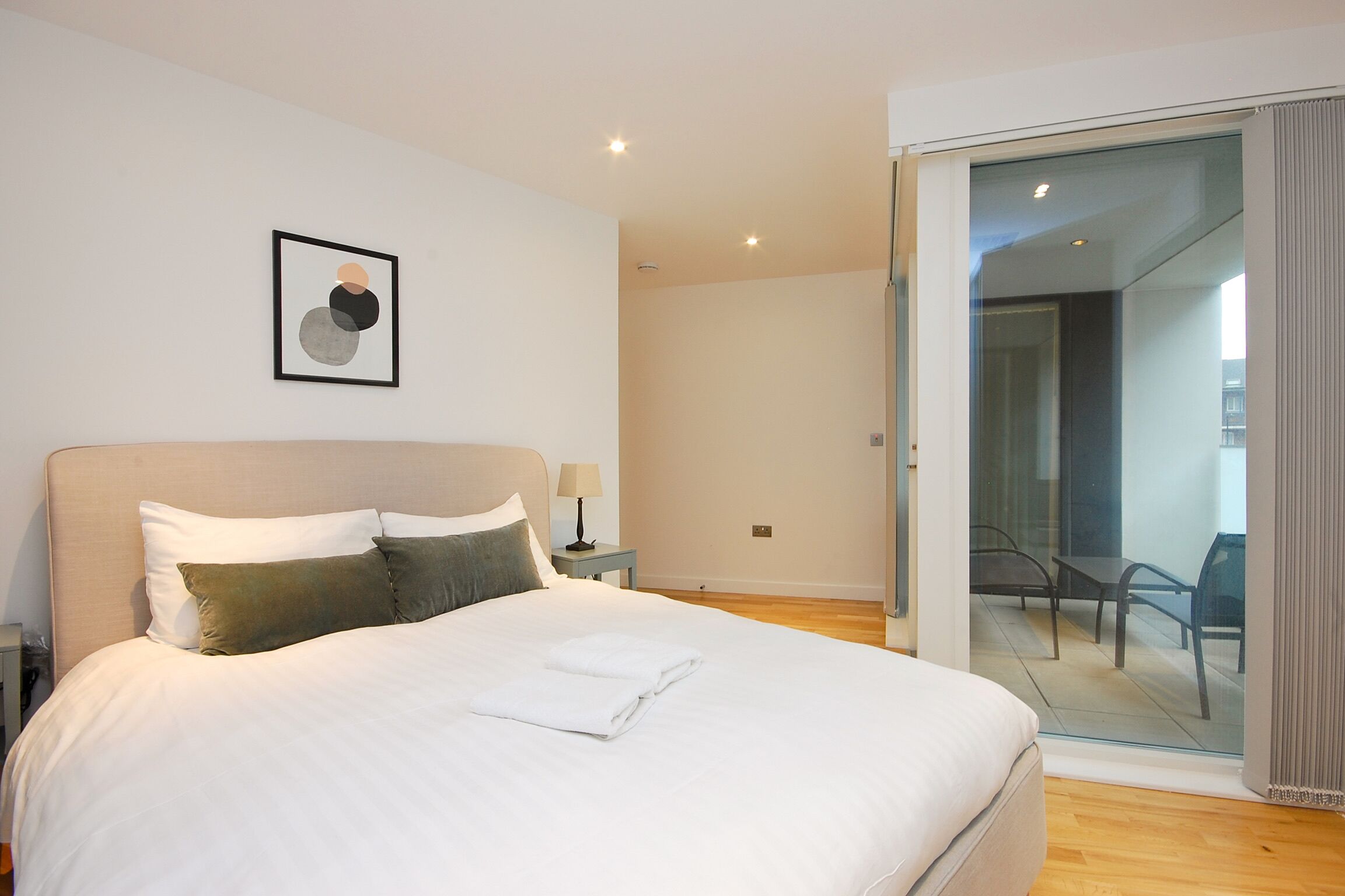 4 dormitorios, tabla de planchar con plancha, wifi gratis y ropa de cama