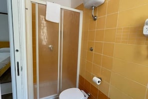 Shower, hair dryer, bidet, towels - Yellow double room Palazzo Belmosto (Napoli)