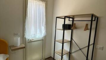 1 camera, Wi-Fi, lenzuola