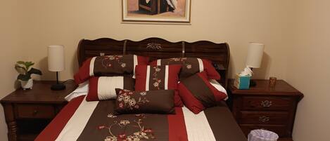 3 عدّة غرف نوم وملاءات أسرّة وتسهيلات لدخول الكراسي المتحركة