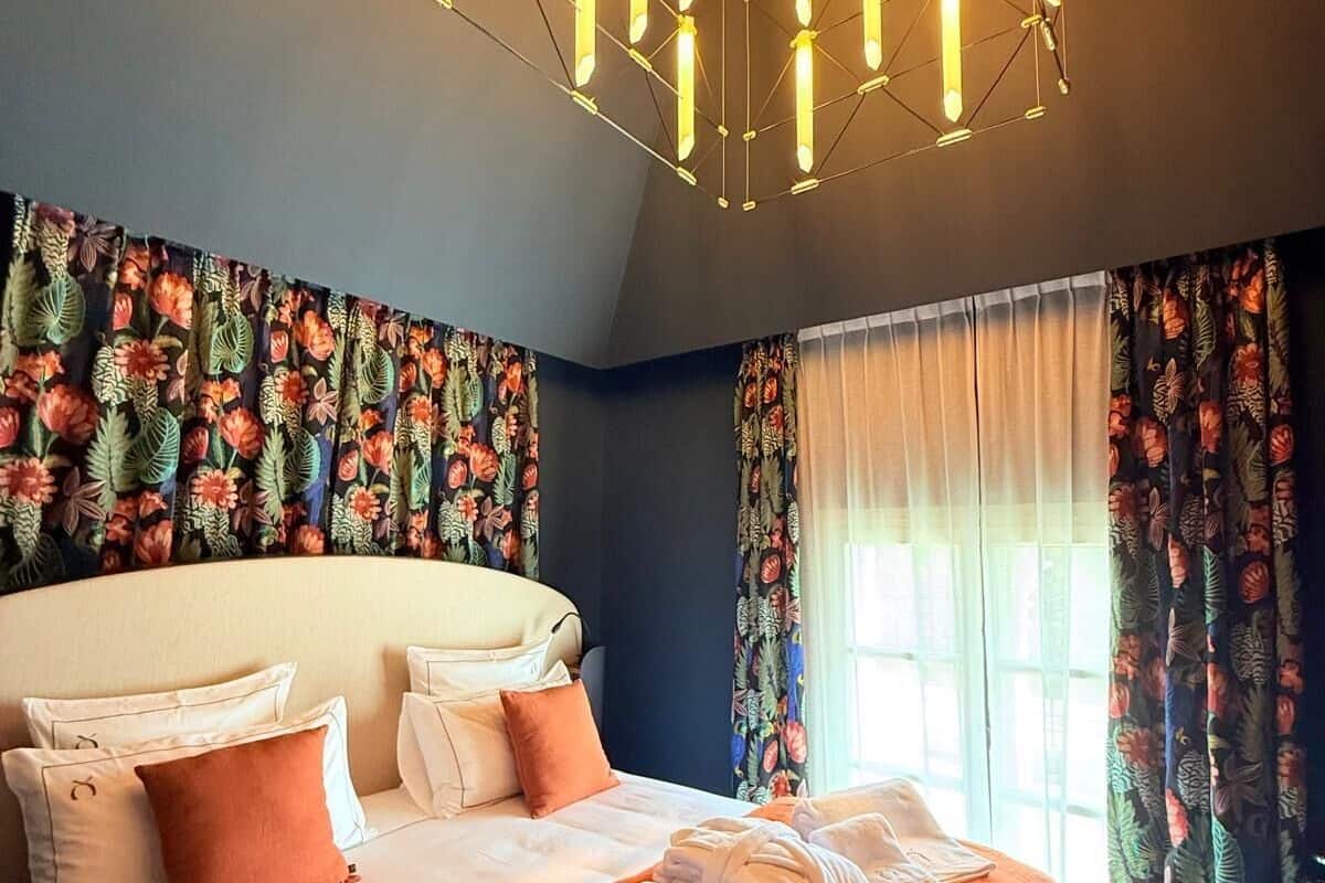 Signature tweepersoonskamer, uitzicht op tuin | Luxe beddengoed, pillowtop-bedden, een minibar met enkele gratis items
