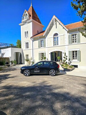Front of property - Chateau Pimo (Draguignan)