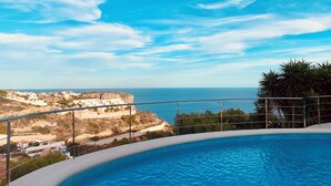 A swimming pool with a view of the sea and a coastal town. - Magnificent Villa with swimming pool and panoramic view, ideal for 6 people. (Cumbre del Sol)