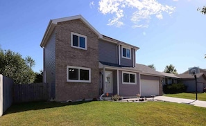 Exterior - Charming 3-bedroom Home Near Downtown Lincoln. (Lincoln)