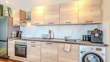 Réfrigérateur, four, plaque de cuisson, lave-vaisselle