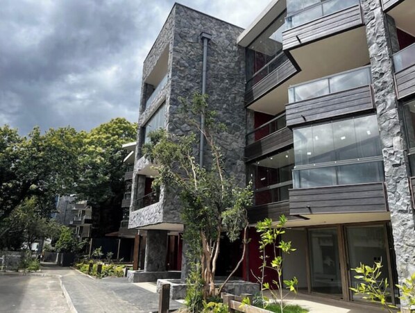 المنشأة من الخارج