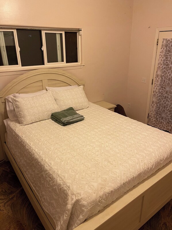 4 bedrooms, WiFi, bed sheets