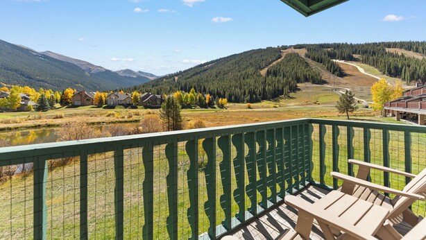 A balcony with a view of a lake, forest, and mountains. - Gac217c1 (Copper Mountain)