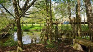 Property grounds - Vacation in a little school? Former classrooms with communal living kitchen! (Mitselwier)
