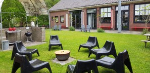 Terrace/patio - Vacation in a little school? Former classrooms with communal living kitchen! (Mitselwier)