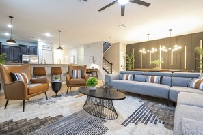 Televisor intel·ligent, videojocs, futbolí i llibres 