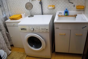 Hair dryer, bidet, towels, soap - Panoramic in the Hillside surrounded by greenery (Moncalieri)