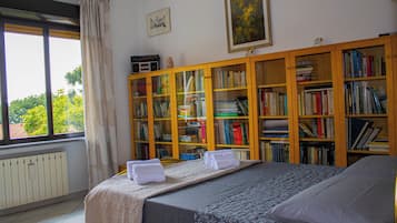 2 habitaciones, tabla de planchar con plancha, wifi y ropa de cama