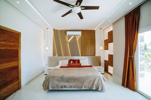 5 bedrooms, iron/ironing board, WiFi, bed sheets