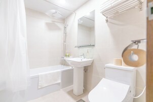 Deluxe Quadruple Room, Non Smoking | Bathroom | Hair dryer, bathrobes, slippers, bidet