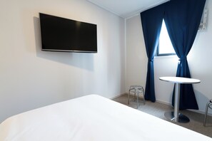 Deluxe Twin Room, Non Smoking | In-room safe, desk, laptop workspace, soundproofing - HOTEL MYEONGDONGJANG (Seoul)