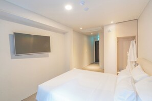 Standard Double Room, Non Smoking | In-room safe, desk, laptop workspace, soundproofing - HOTEL MYEONGDONGJANG (Seoul)