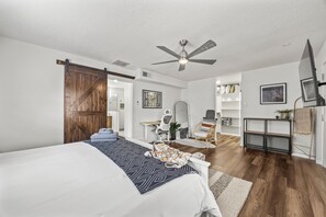 4 bedrooms, desk, iron/ironing board, travel crib