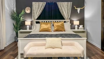 4 bedrooms, desk, iron/ironing board, travel crib