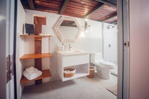 Handtücher, Seife, Shampoo, Toilettenpapier