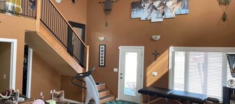 Private Secluded House and yard on Beautiful 1/4 section - Pet Friendly 