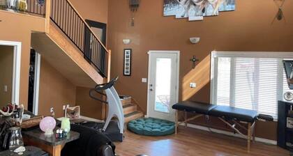 Private Secluded House and yard on Beautiful 1/4 section - Pet Friendly