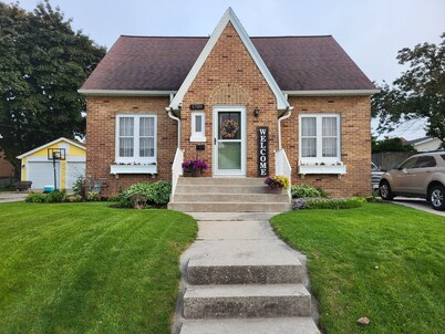Charming Pet-friendly Home Close To The Green Bay Packers And Lake Michigan!