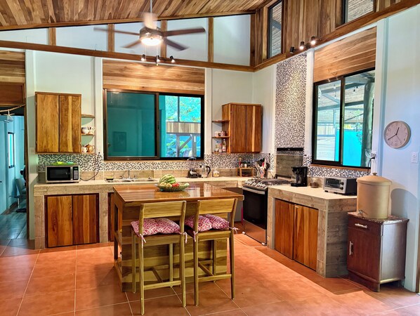 Fridge, microwave, oven, stovetop - Villa del Mito: Pool, Walk to Beach, AC, Wifi, Beautiful Garden, Private (Puerto Viejo de Talamanca)